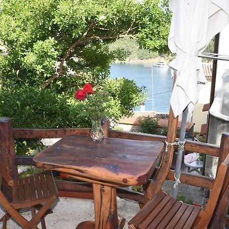 Apartment Anamarija Valun Εξωτερικό φωτογραφία