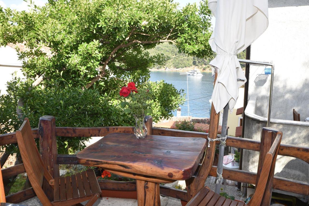 Apartment Anamarija Valun Εξωτερικό φωτογραφία