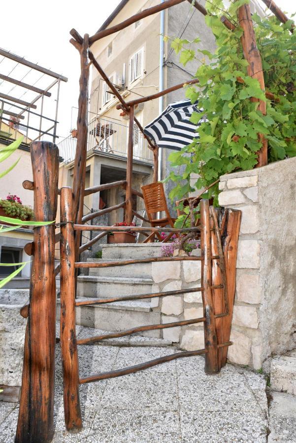 Apartment Anamarija Valun Εξωτερικό φωτογραφία